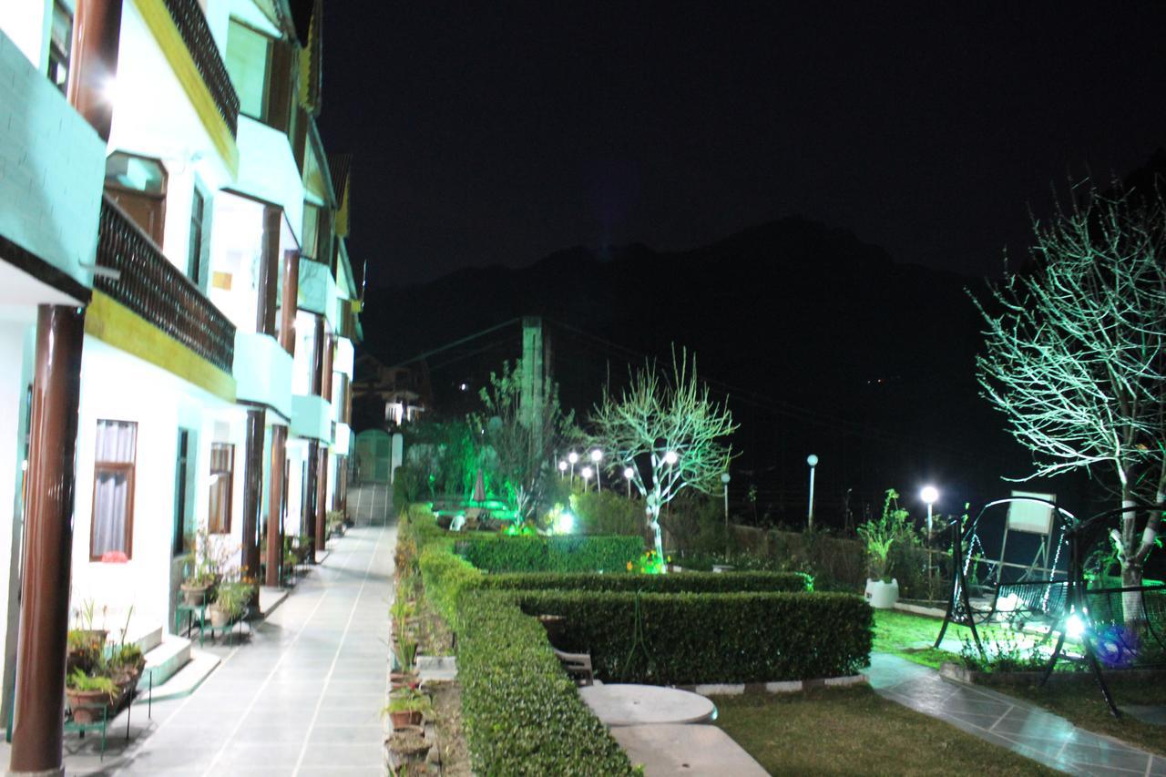 Hotel Paradise Chateau - Manali (Himachal Pradesh) — Photos 2