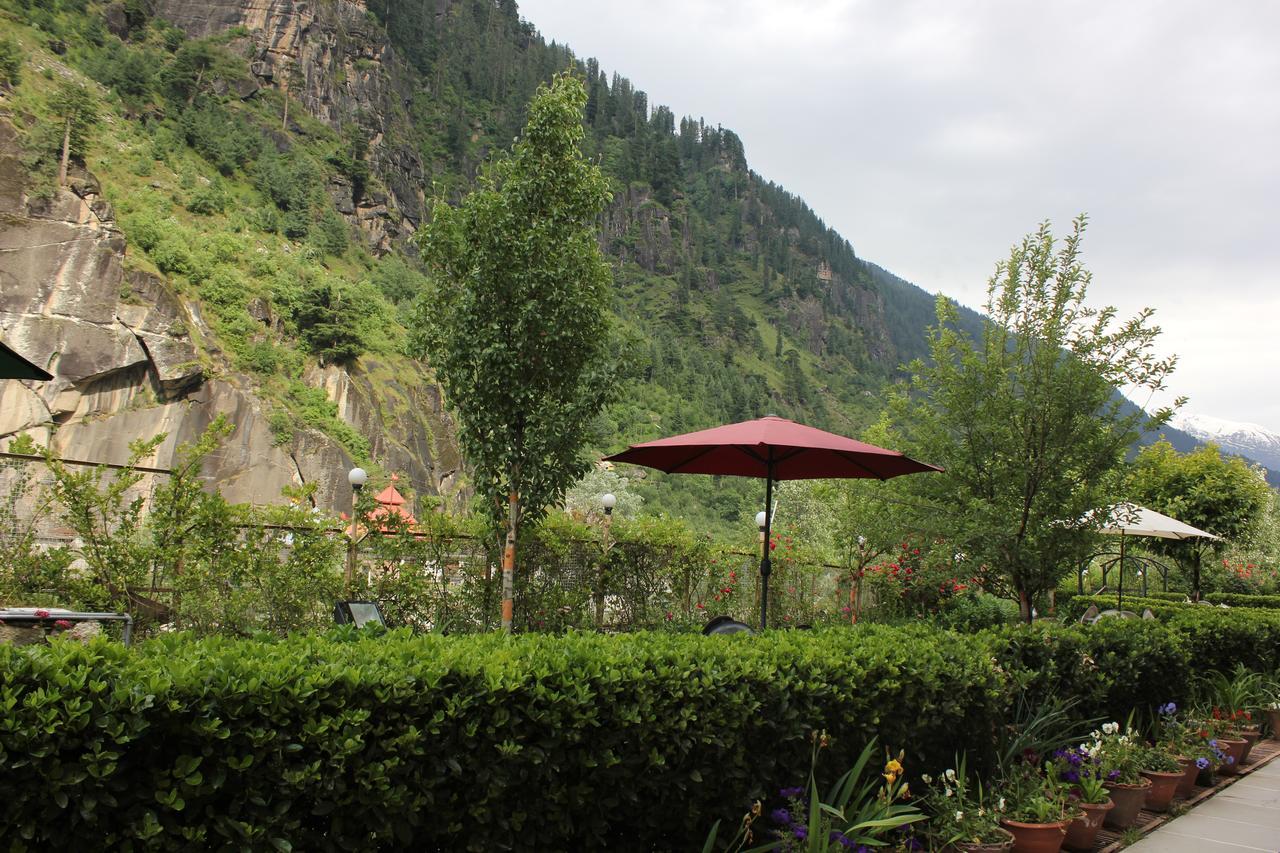 Hotel Paradise Chateau - Manali (Himachal Pradesh) — Photos 1